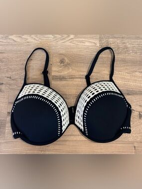 Victoria’s Secret “The Fabulous” Crochet Push-Up Bikini Top 36DD